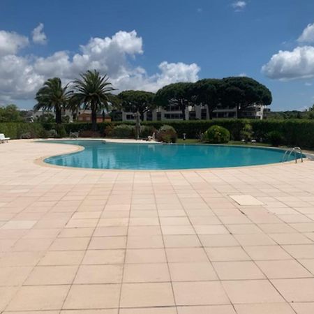 Spacious Apartment With Pool Located In The Marina Of Mandelieu Exterior photo