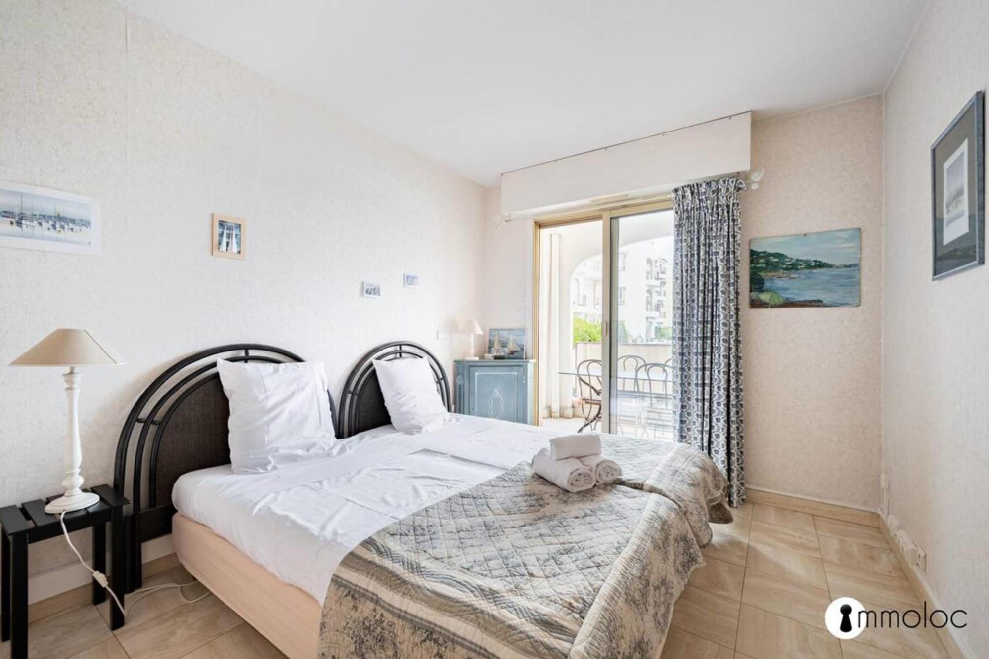 Spacious Apartment With Pool Located In The Marina Of Mandelieu Exterior photo