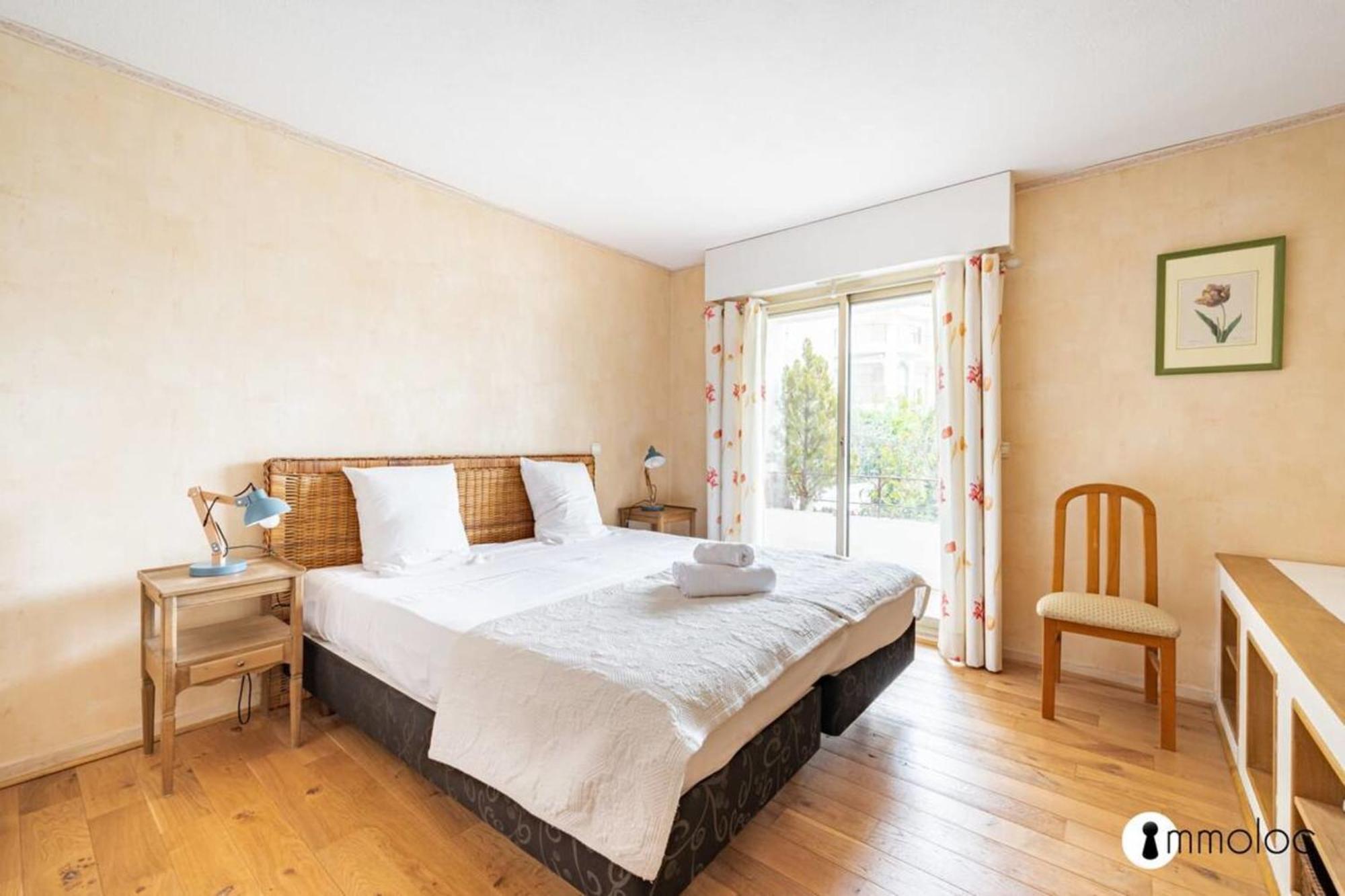 Spacious Apartment With Pool Located In The Marina Of Mandelieu Exterior photo